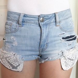 American Eagle distressed short
